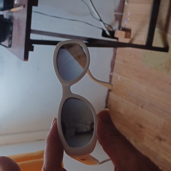 Women Asian fit white Ray Ban  New - Picture 2 of 6